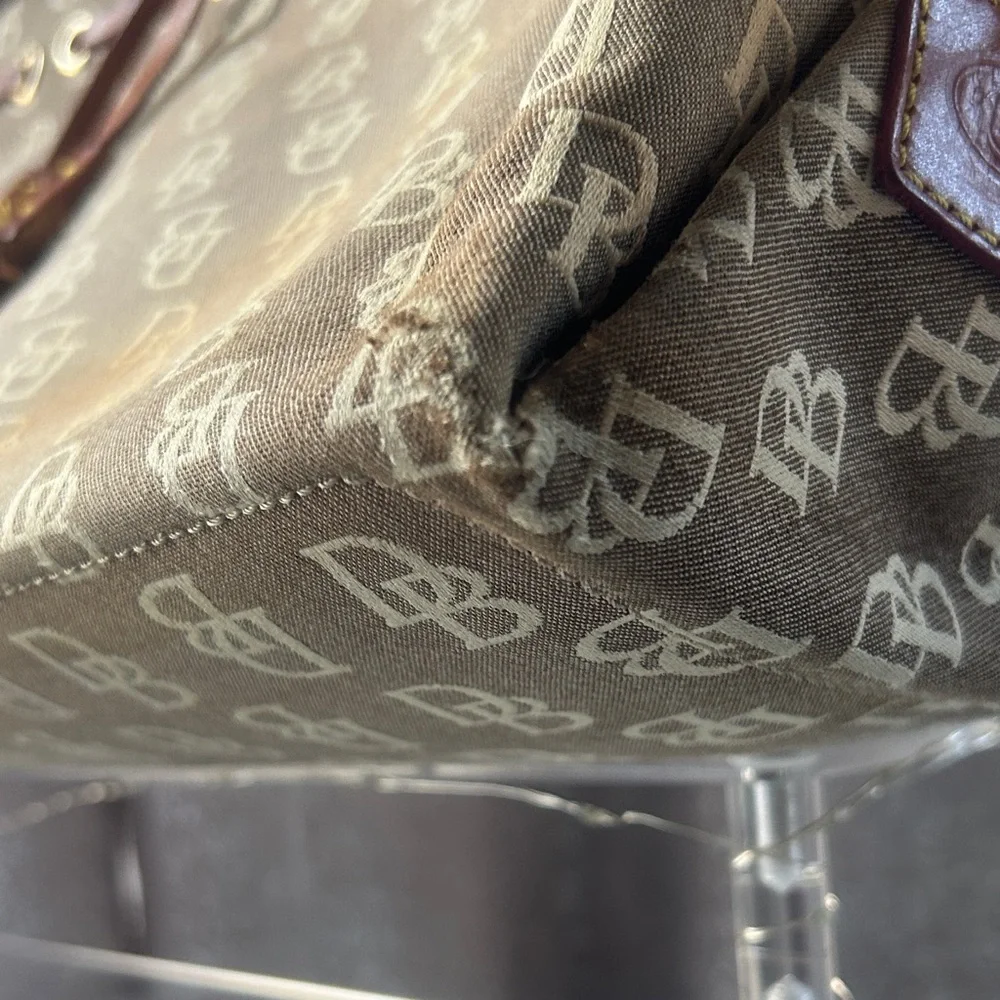 Dooney & Bourke‎ Tan and Cream Signature Logo Tote
